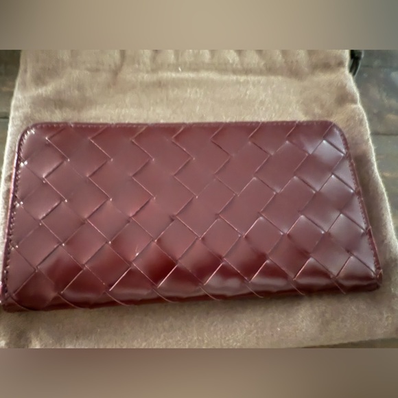 Beautiful Intrecciato Wine/Cranberry Leather Wallet - Picture 3 of 9